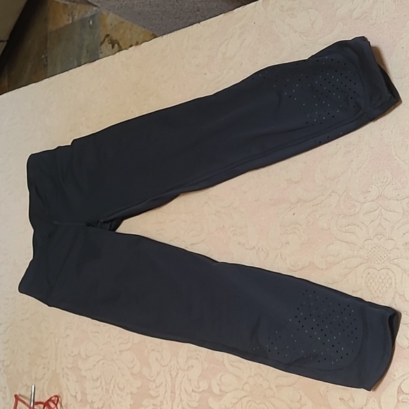 lululemon athletica Pants - WOMENS BLACK LULULEMON ATHLETICA PERFORATED HEM LEGGING SIZE 4